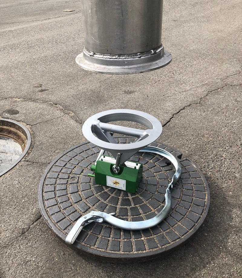 Magnetic Boom Manhole Cover Lifter